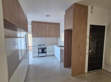 Casa · 200m² · 4 Dormitorios · 1 Cochera · Casa en Alquiler