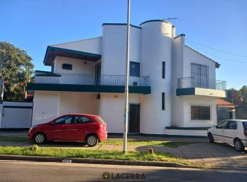 Casa · 200m² · 5 Ambientes · 2 Cocheras · Alquiler Casa en Palomar!apta Profesional.