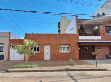 Casa · 65m² · 3 Ambientes · 1 Cochera · Casa en Venta Campana