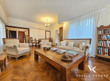 Casa · 203m² · 6 Ambientes · 1 Cochera · Casa en Alquiler Temporario con Muebles en Martínez