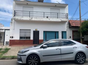 Casa · 426m² · Casa en Ituzaingo Al 2300, Lanus Este
