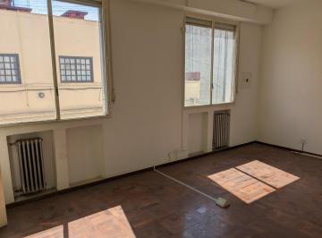 Oficina comercial · 110m² · Oficina en Venta - Piso Alto con Luz Natural en Av de Mayo