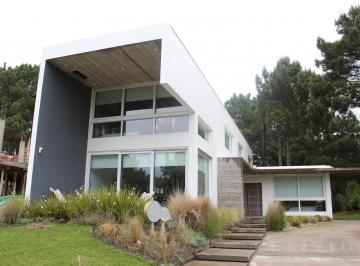 Casa · 193m² · 4 Ambientes · 1 Cochera · Venta Casa 4 Ambientes con Jardin Cochera Parrilla en Costa del Este