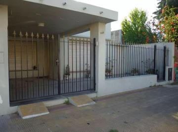 Casa · 183m² · 5 Ambientes · 1 Cochera · Casa en Venta - 3 Dorm. 2 Baños - Cochera - 183 m² - Ensenada