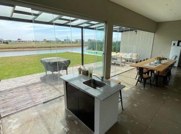 Casa · 214m² · 5 Ambientes · 3 Cocheras · Casa - La Alameda