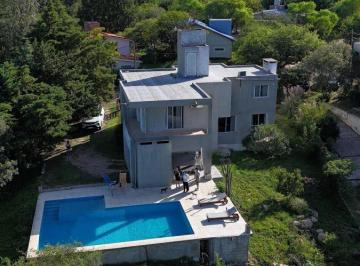 Casa de 6 ambientes, Villa Santa Cruz del Lago · Venta de Moderna Propiedad en Barrio Semi Privado Lago Azul