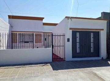 Casa · 137m² · 4 Ambientes · 1 Cochera · Casa en Venta - 2 Dorm. 1 Baño - Cochera - 277 m² - Ensenada
