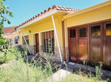 Casa · 121m² · 6 Ambientes · 2 Cocheras · Casa en Barrio Ampliación San Fernando, 2 Dorm., Patio y Cochera