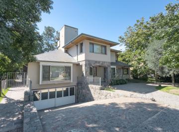 Casa de 9 ambientes, Quilmes · Casa en Barrio Cerrado Anexo Club Alemán de Quilmes, Piscina y Quincho.