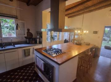 Casa · 359m² · 4 Dormitorios · 3 Cocheras · Casa en Venta