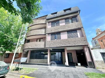 Departamento · 69m² · 3 Ambientes · 1 Cochera · Departamento en Venta de 2 Dorm. y Balcón Al Frente. Excelente Ubicación Centro Campana.