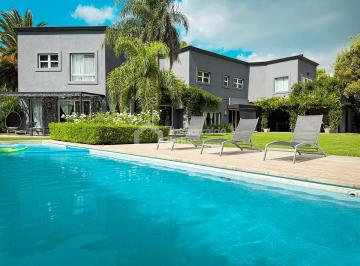 Casa · 426m² · 4 Ambientes · 1 Cochera · Casa en Venta en Villa Bertha, Benavidez, Tigre, Doble Lote!