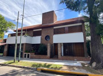 Casa de 5 ambientes, Vicente López · Vivienda Multifamiliar Chalet en 2 Plantas (Sobre Calle Warnes) y Otro Chalet en 1 Planta (Roca)