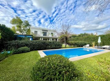 Casa · 353m² · 5 Ambientes · 2 Cocheras · Excelente Casa en Venta en La Isla, Nordelta, Tigre