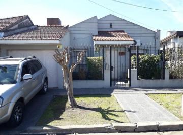 Casa · 120m² · 3 Ambientes · 1 Cochera · Casa en Venta - 2 Dorm. 2 Baños - Cochera - 400 m² - Quilmes Oeste