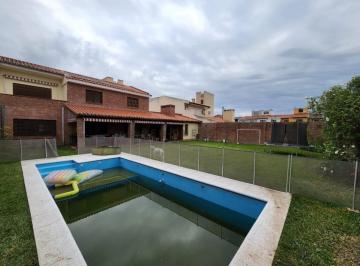 Casa · 376m² · 4 Ambientes · 2 Cocheras · Grand Bourg - Casa 3 Dorm. con Pileta Climatizada [ Ser Dueño ]