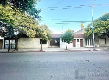 Casa · 260m² · 10 Ambientes · 2 Cocheras · Venta de Casa en Alto Alberdi a Una Cuadra de Plaza Jeronimo del Barco