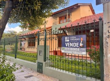 Casa · 230m² · 7 Ambientes · 2 Cocheras · Venta de Casa en Poeta Lugones. Cordoba. Propiedad de Categoria.
