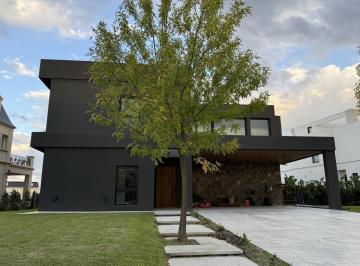 Casa · 300m² · 8 Ambientes · 2 Cocheras · Casa a Estrenar en Venta y Alquiler Sobre El Lago en Virazon