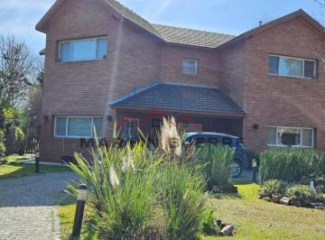 Casa · 244m² · 5 Ambientes · 2 Cocheras · Venta Casa 5 Ambientes en Barrio La Deseada, Ezeiza