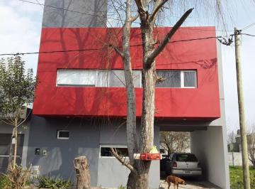 Casa · 140m² · 4 Ambientes · 2 Cocheras · Casa en Venta - 3 Dorm. 2 Baños - Cochera - 300 m² - Olmos
