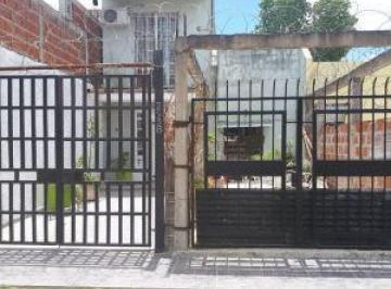 Casa · 70m² · 3 Ambientes · 1 Cochera · Casa en Venta - 2 Dorm. 1 Baño 1 Cochera - 280 m² Totales - Berisso