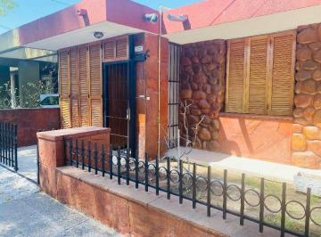 Casa · 230m² · 4 Ambientes · 1 Cochera · Casa en Venta - 2 Dorm. 2 Baños - 230 m² - Mendoza