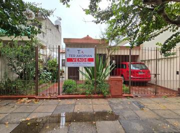 Casa · 145m² · 4 Ambientes · 1 Cochera · Chalet en Venta en Villa Sarmiento