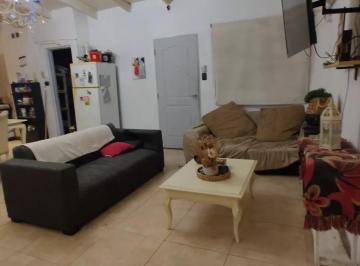 Casa · 120m² · 4 Ambientes · Casa en Alquiler - 3 Dorm. 1 Baño - 220 m² - Lanús