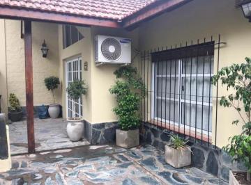 Casa · 110m² · 4 Ambientes · 1 Cochera · Casa en Venta - 2 Dorm. 1 Baño - Cochera - 220 m² - Coronel Brandsen