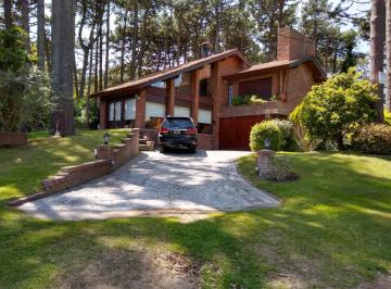 Casa · 270m² · 5 Ambientes · 1 Cochera · Casa en Venta Pinamar Norte Oportunidad! Retasada