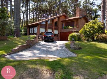 Casa · 270m² · 5 Ambientes · 1 Cochera · Casa en Venta Pinamar Norte Oportunidad! Retasada