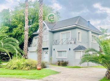 Casa · 220m² · 4 Ambientes · Casa en Venta Barrio Cerrado Campos de Alvarez