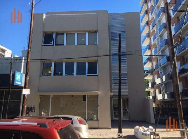 Local comercial · 300m² · 8 Ambientes · 1 Cochera