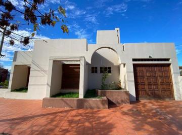 Casa · 100m² · 3 Ambientes · 2 Cocheras · Vendo Casa en Monte Hermoso