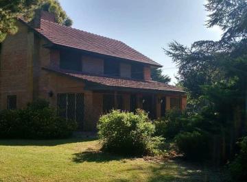 Casa · 396m² · 6 Ambientes · 2 Cocheras · Quinta en Venta - 5 Dorm. 3 Baños - 396 m² - Mar del Plata