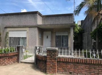 Casa · 85m² · 3 Ambientes · Casa en Venta - 2 Dorm. 1 Baño - 394 m² - Berazategui