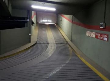 Garage · 27m² · Cocheras Cubiertas Venta - 3,9 X 7 m² - 27,3 m 2 - Adrogue