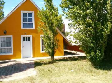 Edificio · 270m² · 6 Ambientes · Complejo de Cabañas en Venta - 3 Dorm. 3 Baños - 445 m² - Balneario Marisol
