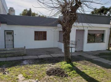 Casa · 100m² · 3 Ambientes · 1 Cochera · Casa en Venta - 2 Dorm. 1 Baño - 420 m² - Ensenada