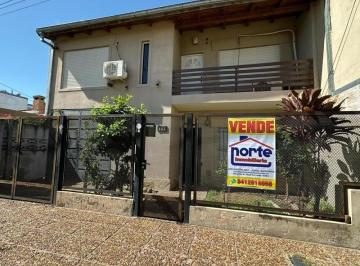 Casa · 330m² · 6 Ambientes · 3 Cocheras · Hermosa Propiedad con Departamento en Su Fondo