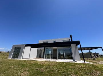 Casa · 182m² · 4 Dormitorios · 2 Cocheras · Venta - Casa 4 Dorm. 3 Baños - Puerto de Aguila - Potrero de Garay