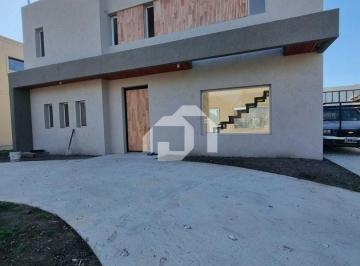 Casa · 140m² · 4 Ambientes · 1 Cochera · Casa en Venta en San Ramón, Pilar del Este, Pilar