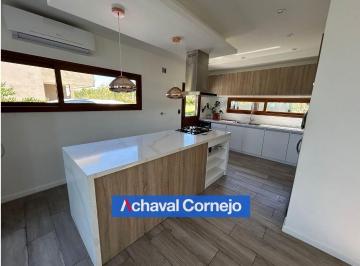 Casa · 138m² · 3 Ambientes · Casa en Vistas en Alquiler Amoblada (2 Dorm., Jardin y Pileta)