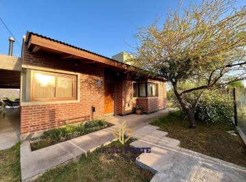 Casa · 83m² · 3 Ambientes · 2 Cocheras · Casa con Pileta en Villa Parque Siquiman