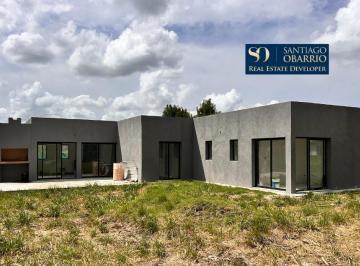Casa · 137m² · 4 Ambientes · 2 Cocheras · Venta Medal Casa a Terminar, Oportunidad, Sobre Lote Interno
