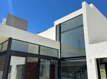 Casa · 200m² · 4 Ambientes · 2 Cocheras · Casa en Venta en Valle Escondido - Country Santina Norte