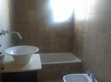 Departamento de 4 ambientes, Tres de Febrero · Caseros Centro, Departamento 4 Ambientes con Balcón y Patio