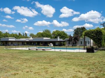 Casa · 385m² · 7 Ambientes · 4 Cocheras · Venta Casa en La Colina Villa de Campo | Vco Propiedades