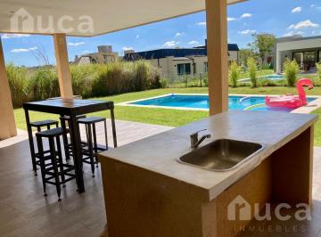 Casa · 131m² · 4 Ambientes · 2 Cocheras · Casa con Pileta en Venta en Horizontes Al Sur
